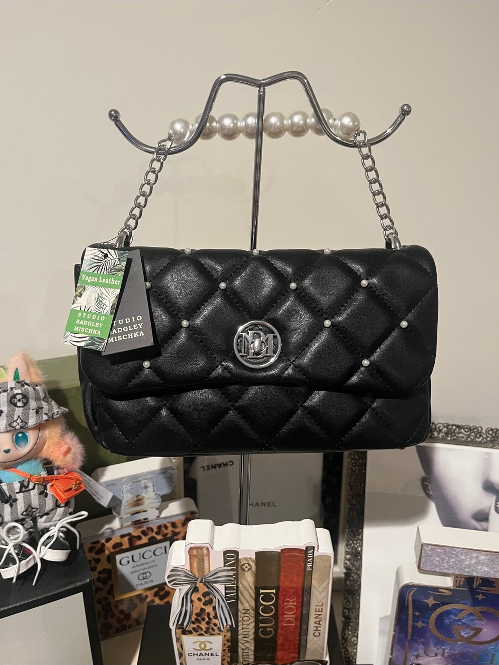Badgley Mischka Black Pearl Quilted Pearl-Stud Shoulder Bag NWT Retail 129$